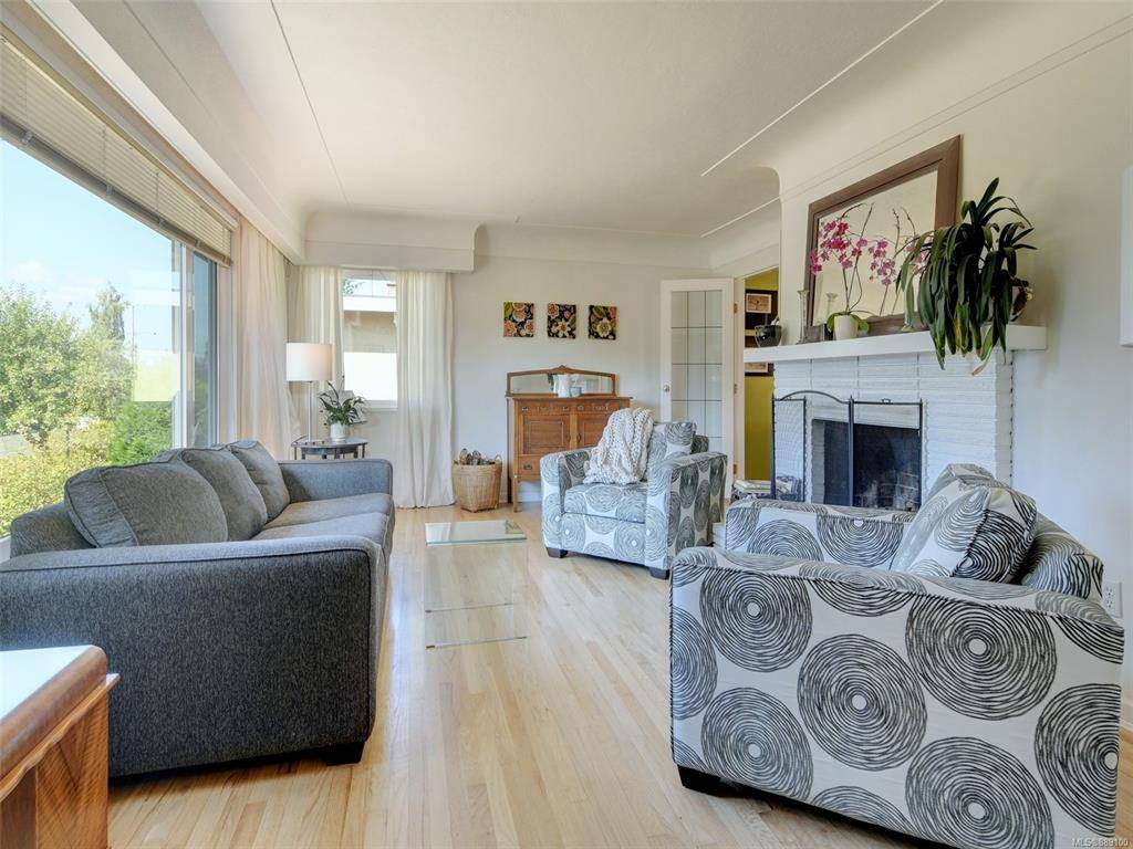 Saanich, BC V8W 2H9,1838 San Juan Ave