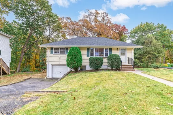 56 Hilltop Ter, Bloomingdale Boro, NJ 07403