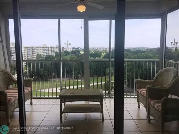 Pompano Beach, FL 33069,3250 N Palm Aire Dr  #907