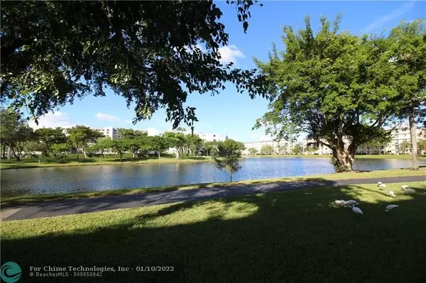 Pompano Beach, FL 33069,2209 S Cypress Bend Dr  #104