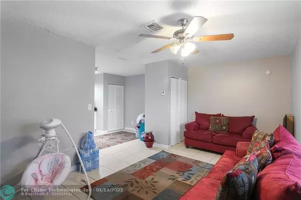 Oakland Park, FL 33334,933 NE 38th St