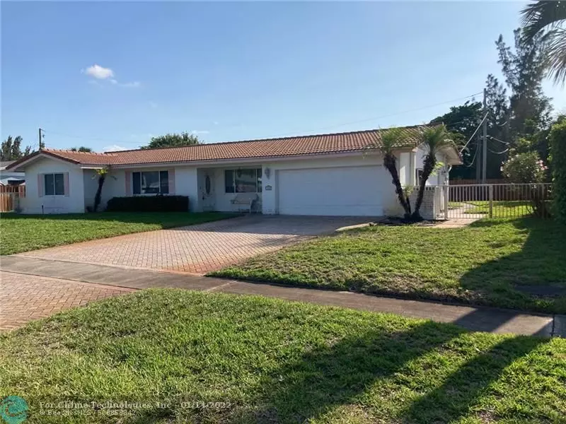 541 Ridgewood Ln, Plantation, FL 33317