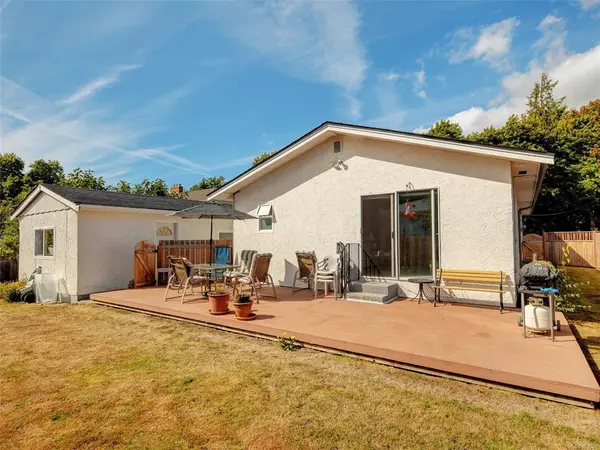 1683 Chandler Ave,  Victoria,  BC V8S 1N6