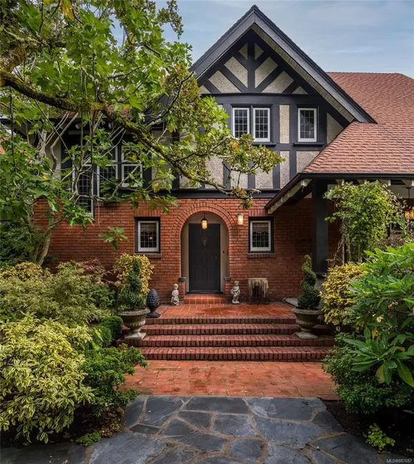 Oak Bay, BC V8R 6G2,3530 Midland Rd