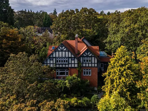 Oak Bay, BC V8R 6G2,3530 Midland Rd