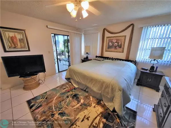 Pompano Beach, FL 33069,2232 N Cypress Bend Dr  #402