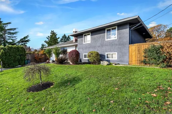 Saanich, BC V8X 3S4,862 Beckwith Ave