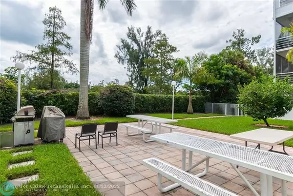 Sunrise, FL 33322,2998 E Sunrise Lakes Dr  #121