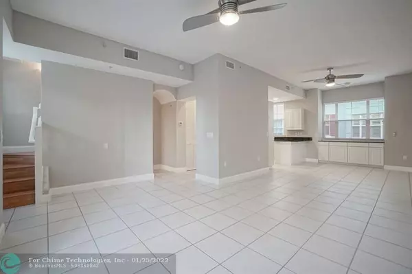 Fort Lauderdale, FL 33301,544 NE 7th Ave  #2