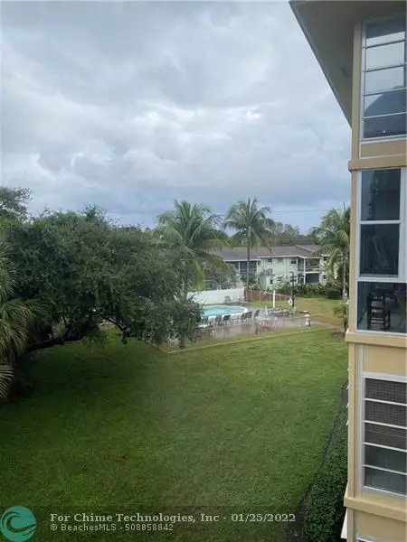 Deerfield Beach, FL 33064,941 Crystal Lake dr  #305