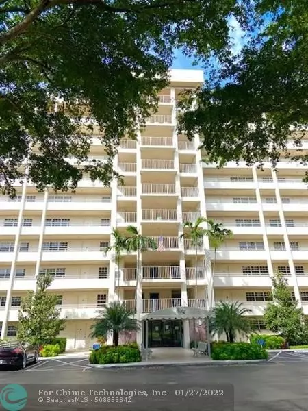 Pompano Beach, FL 33069,605 Oaks Dr  #301