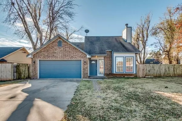 208 SE 29th Street, Moore, OK 73160