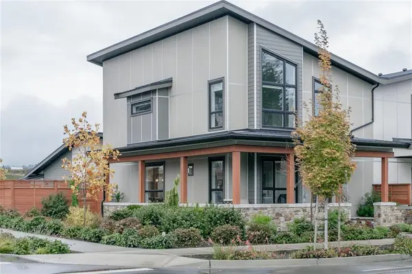 7924 Lochside Dr, Central Saanich, BC V8M 0B9