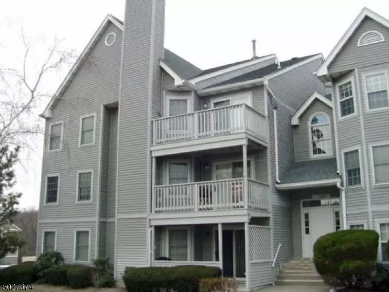 Paterson City, NJ 07501,4 QUARTZ LN