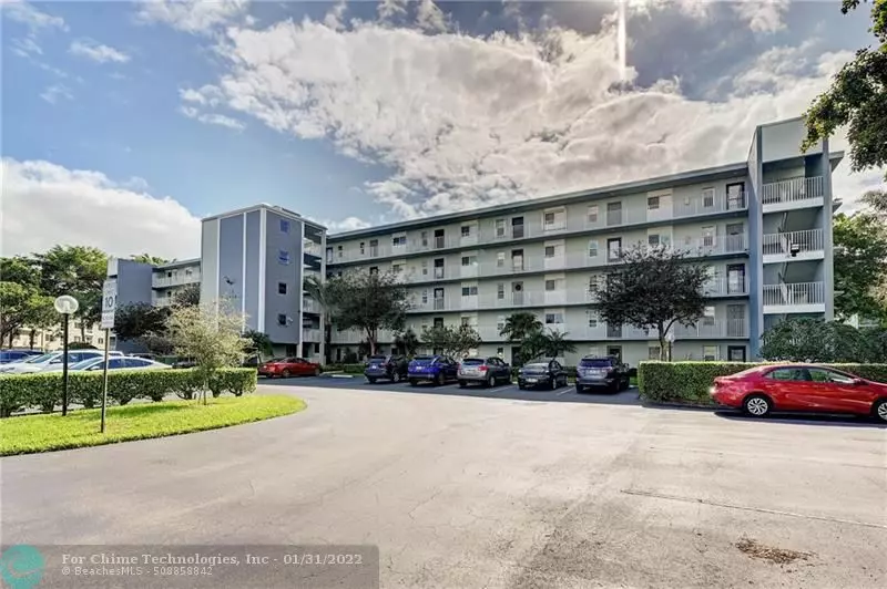 Pompano Beach, FL 33069,2220 N Cypress Bend Dr  #210