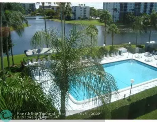 Pompano Beach, FL 33069,2220 N Cypress Bend Dr  #210