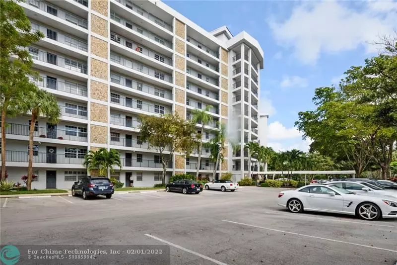 Pompano Beach, FL 33069,625 Oaks Dr  #505