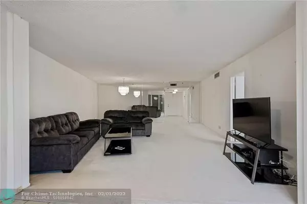 Pompano Beach, FL 33069,625 Oaks Dr  #505