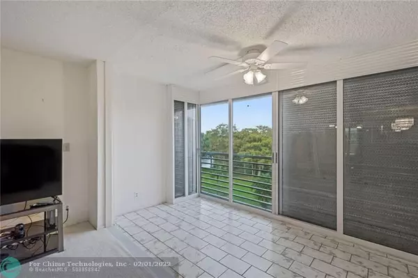 Pompano Beach, FL 33069,625 Oaks Dr  #505