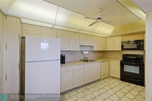 Pompano Beach, FL 33069,625 Oaks Dr  #505