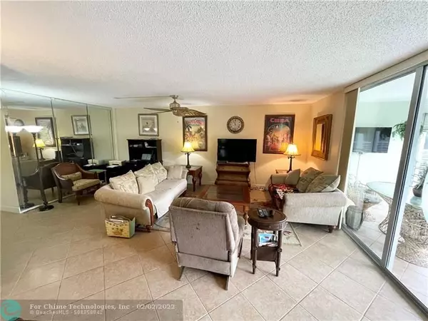 Pompano Beach, FL 33069,806 Cypress Grove Ln  #308