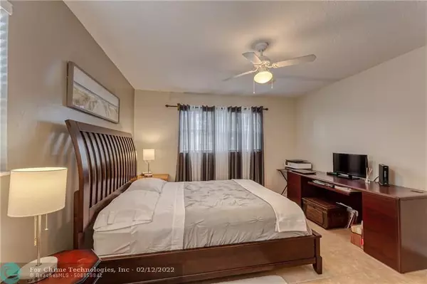 Sunrise, FL 33322,8081 N Sunrise Lakes Dr  #301