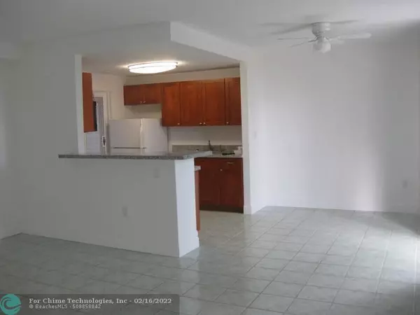 Miami Beach, FL 33141,7800 Carlyle Ave  #2e