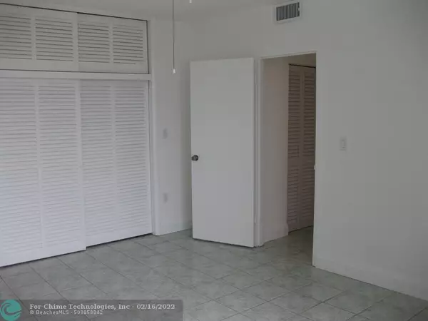 Miami Beach, FL 33141,7800 Carlyle Ave  #2e