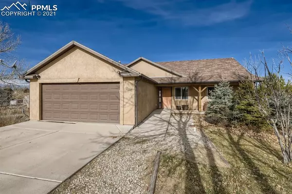 726 S Legend LN, Pueblo West, CO 81007