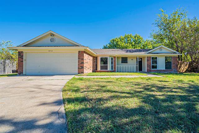 6712 Spoonwood Lane, Fort Worth, TX 76137