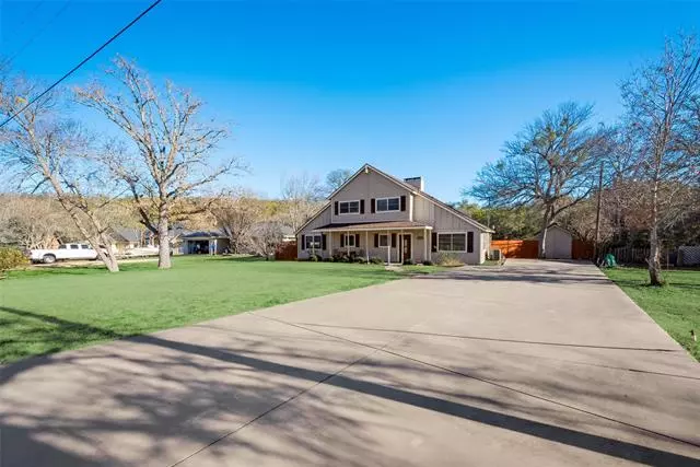 1411 E Seneca Court, Granbury, TX 76048