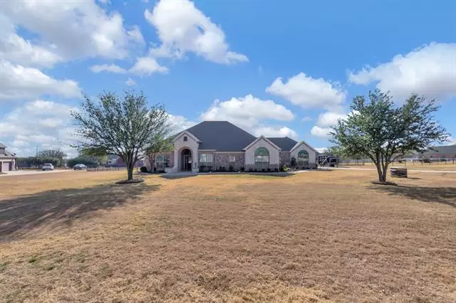 1515 Willow Tree Drive, Fort Worth, TX 76052