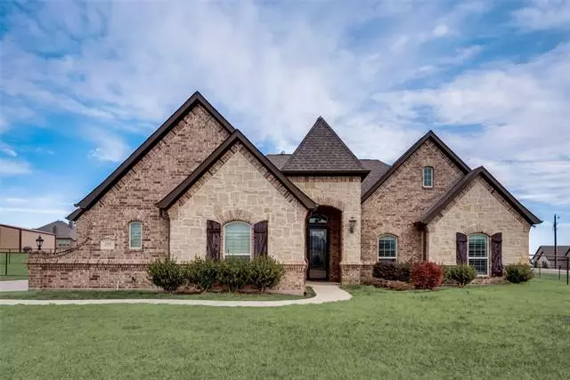 200 Spring Meadow Court, Springtown, TX 76082