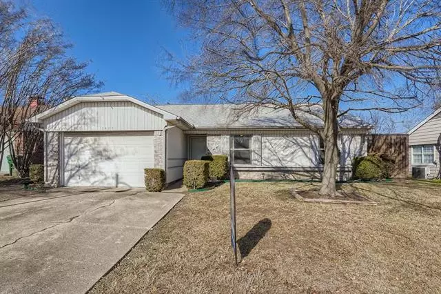 1427 Caplin Drive, Arlington, TX 76018