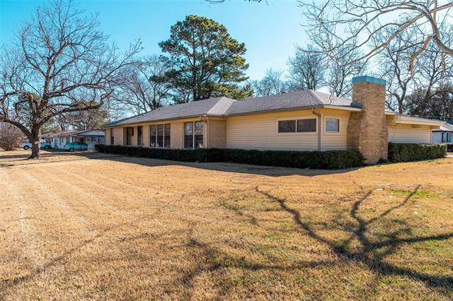 113 W Russell Avenue, Bonham, TX 75418