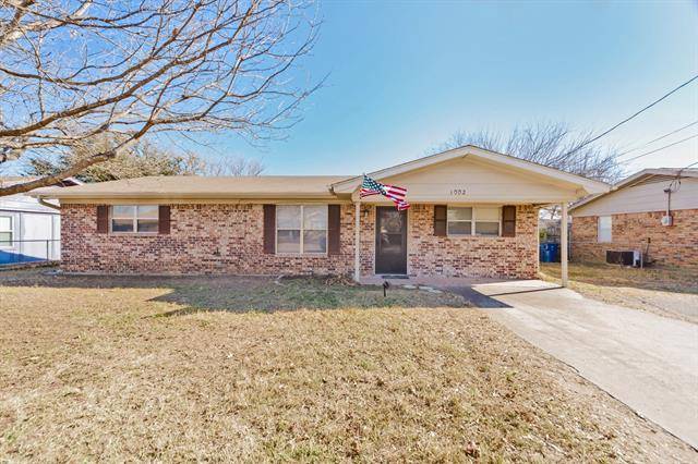 1002 N Miller Street, Decatur, TX 76234