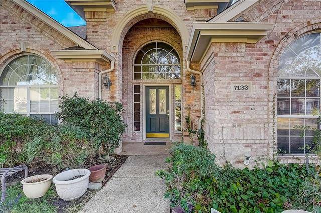 7123 Forest Mist Drive, Arlington, TX 76001