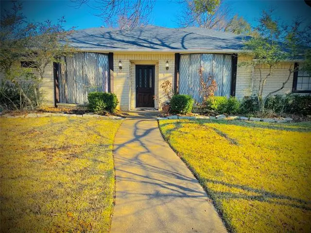 1424 Grand Teton Drive, Desoto, TX 75115