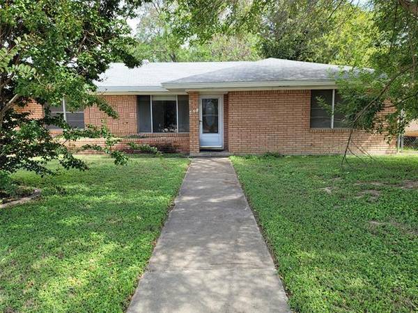 421 N Bermuda Street, Lacy Lakeview, TX 76705