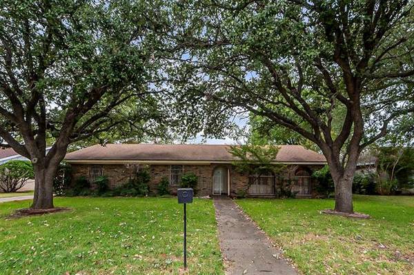 2112 Arlena Drive, Arlington, TX 76012