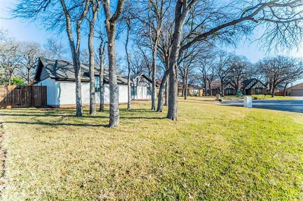 1008 Sean Court, Hurst, TX 76053