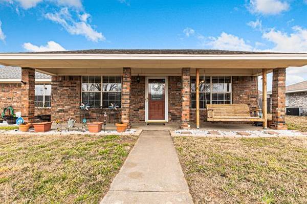 709 Patti Court, Collinsville, TX 76233