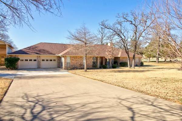 119 Pawnee Trail, Lake Kiowa, TX 76240