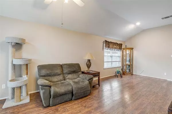 Arlington, TX 76001,807 Birkhill Trail