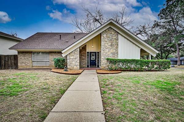 2308 Lakeside Drive, Arlington, TX 76013