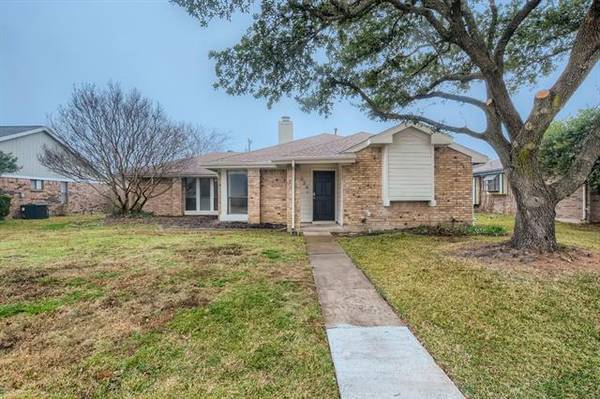 326 Quail Hollow Drive, Mesquite, TX 75150