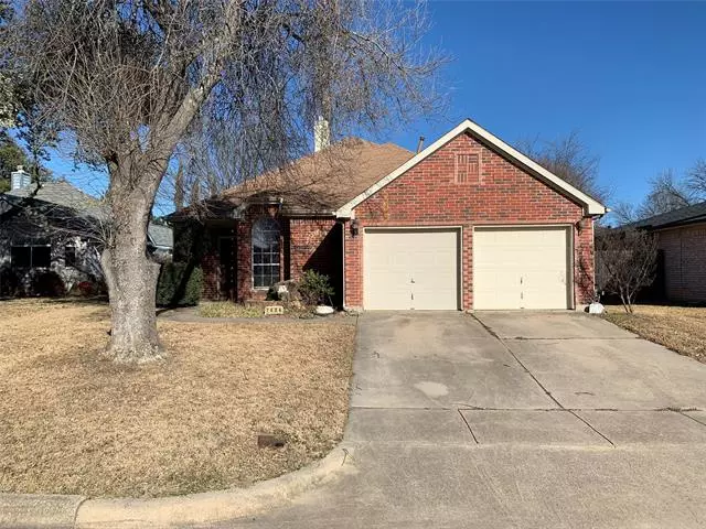 7604 Honeybee Court, Fort Worth, TX 76137