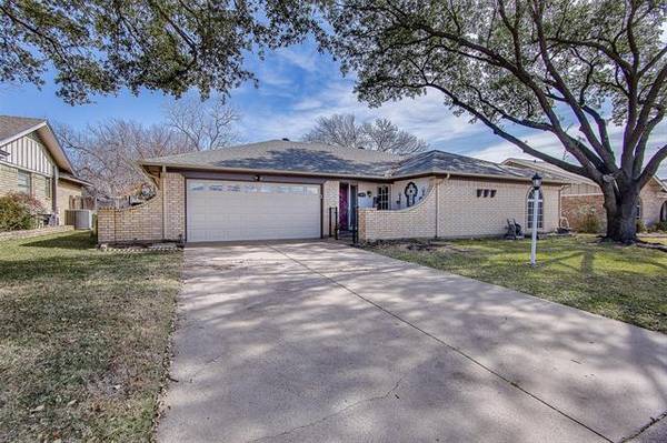 1915 Roosevelt Drive, Pantego, TX 76013