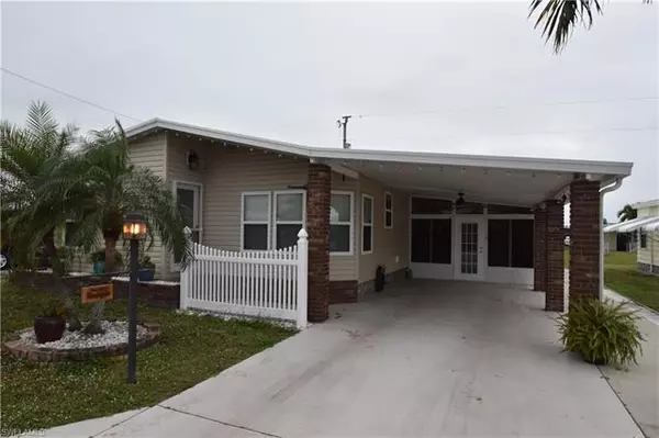 9062 Flamingo CIR, North Fort Myers, FL 33903