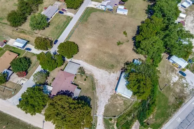 1320 Hutchins Lane, Reno, TX 76082